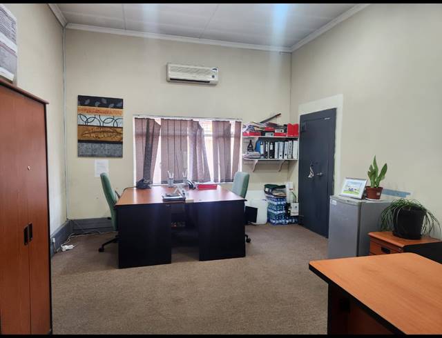 991M² OFFICE FOR SALE IN VEREENIGING CENTRAL